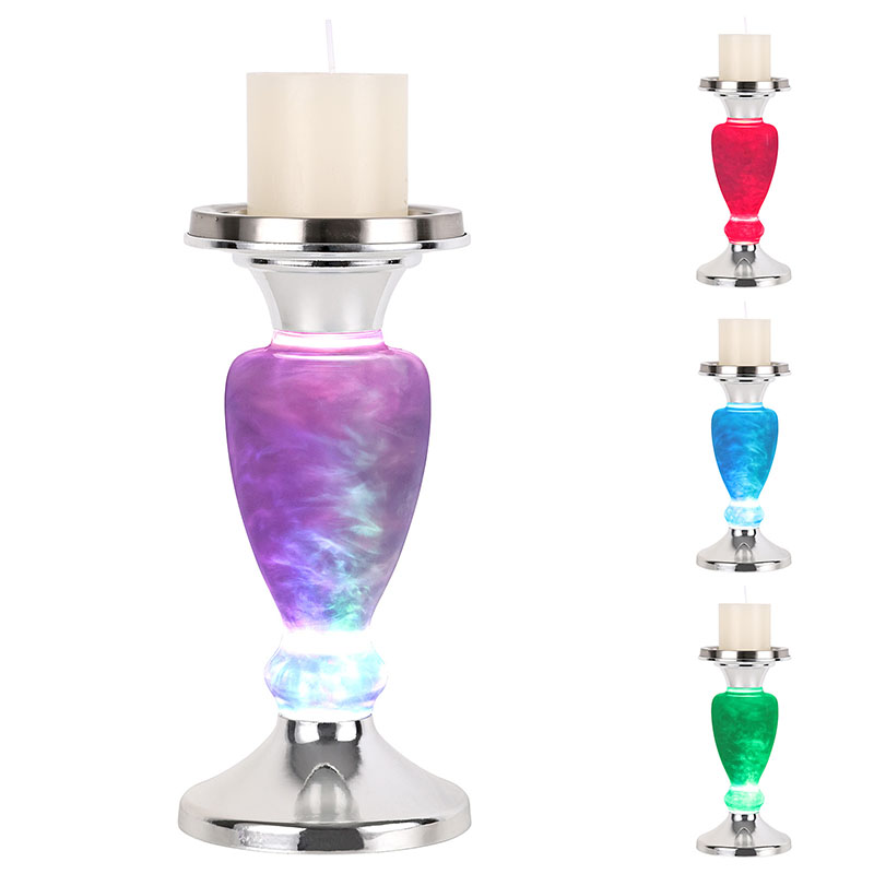 Zamračené nočné svetlo so sviečkou